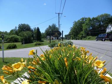 Claddagh Motel & Suites