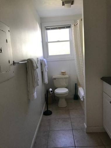 Exit 5 Motel & Cottages