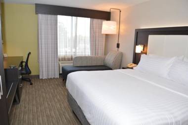 Holiday Inn Express & Suites Waterville - North an IHG Hotel