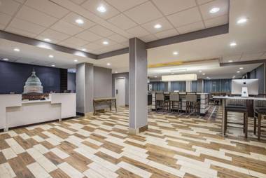 La Quinta Inn & Suites by Wyndham DC Metro Capital Beltway