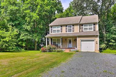 Chestertown Family Hideaway with Kayaks and Deck!