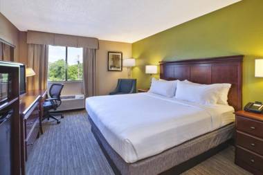 Holiday Inn Express and Suites Germantown an IHG Hotel