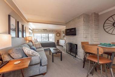 206A - Lakefront Efficiency Condo Indoor Pool Access!