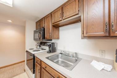 303D - Lakefront 2 Bedroom Condo Close to Indoor Pool & Hot Tub!