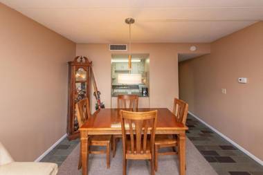 512G - Lakefront 2 Bedroom Condo with Private Balcony!