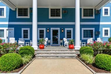 Commander Beach House Hotel