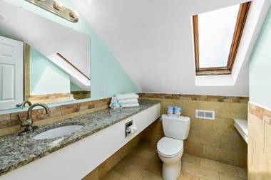 Commander Beach House Hotel