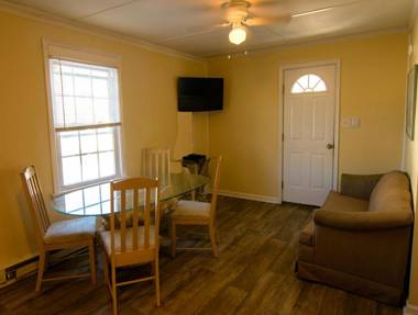 The Burgundy Inn Hotel and Apartments