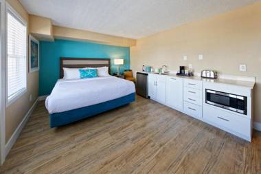 Commander Hotel & Suites