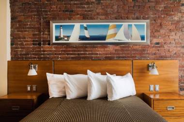 Harborside Inn