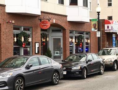 ~*Pet Friendly 30min to Downtown*~ THE BOSTONIAN