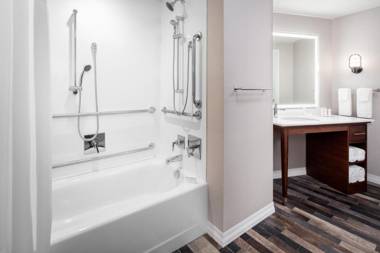 Hampton Inn Boston Seaport District