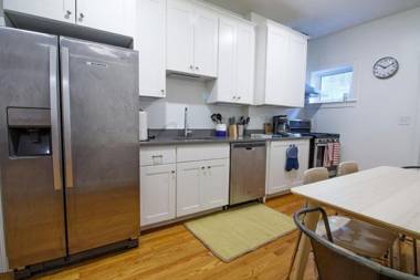 Sunny 4BD 15BTH Shared Apt in Roxbury