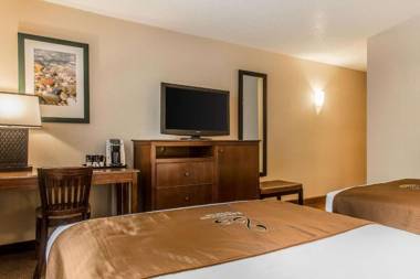 The Black Swan Lee - Lenox Ascend Hotel Collection