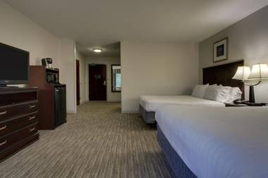 Holiday Inn Express Hotel & Suites Middleboro Raynham an IHG Hotel