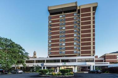 Holiday Inn & Suites Pittsfield-Berkshires an IHG Hotel