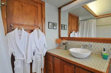 Baxter House Bed & Breakfast and Apartment