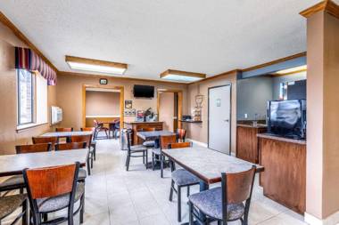 Econo Lodge Inn & Suites