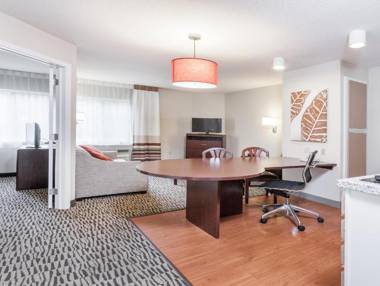 MainStay Suites Detroit Auburn Hills