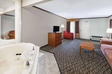 Baymont Inn & Suites Auburn Hills