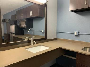 HomeTowne Studios by Red Roof Battle Creek