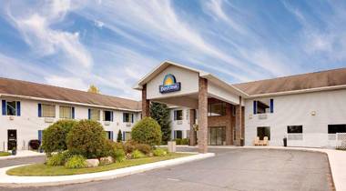 Days Inn by Wyndham Cadillac