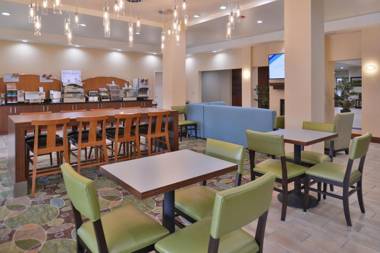 Holiday Inn Express & Suites Dearborn SW - Detroit Area an IHG Hotel