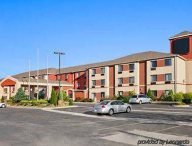 Red Roof Inn  Suites Detroit - Lincoln Park