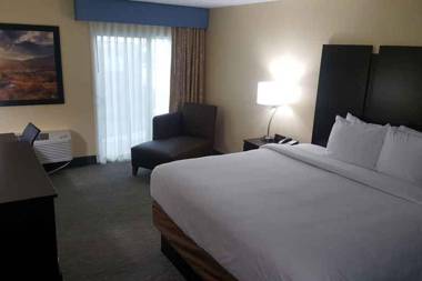 Days Inn & Suites by Wyndham Grand Rapids Near Downtown