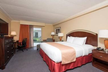 DOUBLETREE BY HILTON HOTEL GRAND RAPIDS AIRPORT