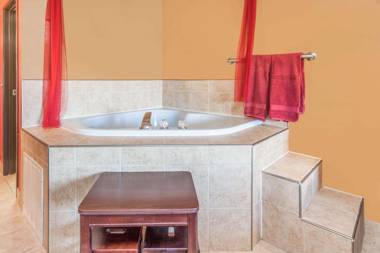 Super 8 by Wyndham Imlay City