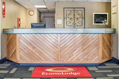 Econo Lodge Inn & Suites