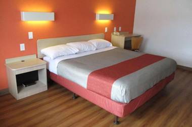 Travelodge by Wyndham Lansing