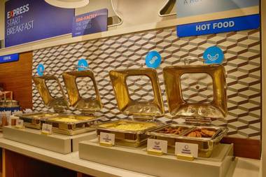 Holiday Inn Express & Suites - Detroit Northwest - Livonia an IHG Hotel