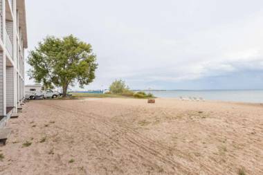 Ramada by Wyndham Mackinaw City Waterfront