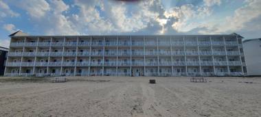 Mackinaw Beach and Bay Inn & Suites