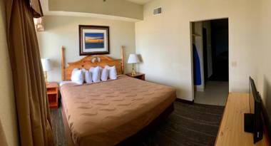 Mackinaw Beach and Bay Inn & Suites