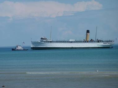 The Beach House Lakeside Cottages