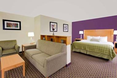 Ramada by Wyndham Marquette