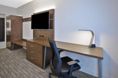 Holiday Inn Express & Suites - Okemos - University Area an IHG Hotel