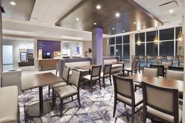 Holiday Inn Express & Suites - Okemos - University Area an IHG Hotel