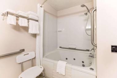 Quality Inn - Petoskey