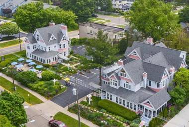 Yelton Manor Bed and Breakfast