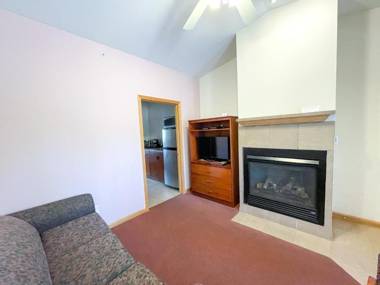 Lake Bluff Inn and Suites