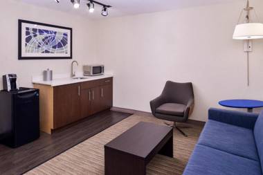 Holiday Inn Express Hotel & Suites Southfield - Detroit an IHG Hotel