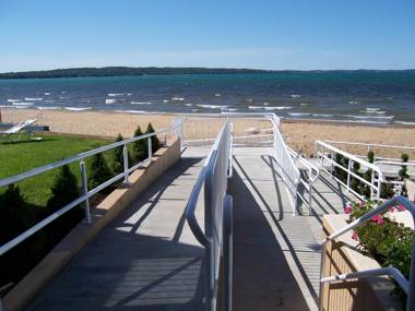 Pinestead Reef Resort