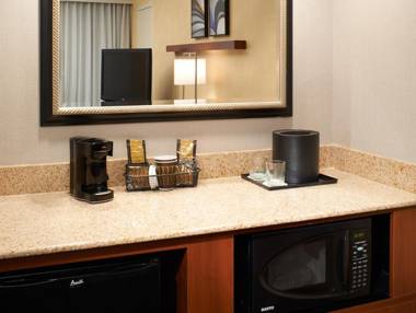 Courtyard by Marriott Detroit Warren