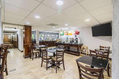 Quality Inn and Suites - Arden Hills