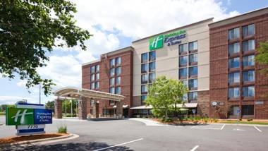 Holiday Inn Express & Suites Bloomington West an IHG Hotel