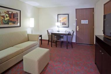 Holiday Inn Express & Suites Bloomington West an IHG Hotel